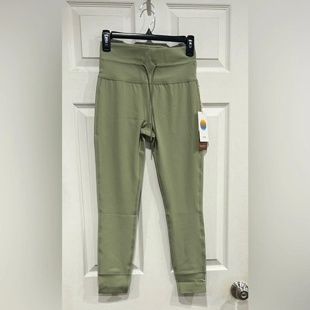 Vuori Women's Medium Daily Legging Green NWT High Rise 7/8 Insteam No-Slip